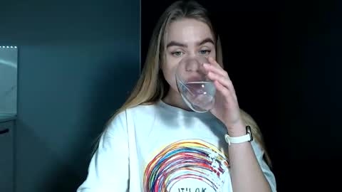 happy_fox_ online show from November 21, 10:08 pm