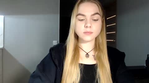 happy_fox_ online show from January 22, 9:21 pm