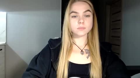 happy_fox_ online show from December 12, 9:58 pm