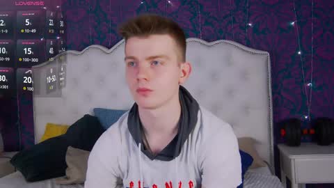 happydeimos online show from April 18, 9:37 pm