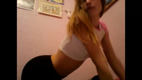 happyemily  online show from February 12, 7:17 pm