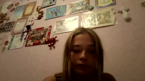 Snapshot of happyemily18 chatting on October 25, 7:03 pm happyemily  online show from October 25, 7:03 pm