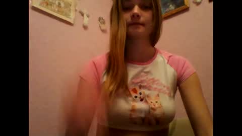 happyemily  online show from February 25, 8:34 pm