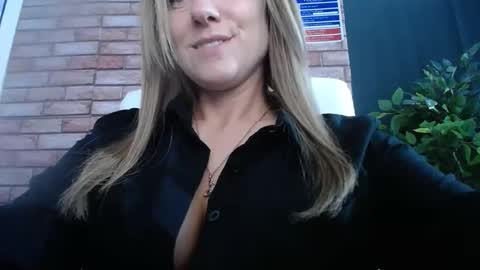 Snapshot of harleyrebz chatting on October 20, 6:51 am harleyrebz online show from October 20, 6:51 am