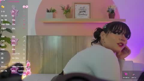 L A U R A online show from October 29, 5:09 am