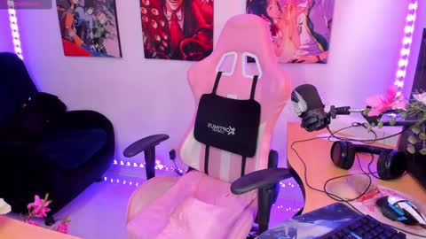 karen  online show from February 23, 5:07 pm