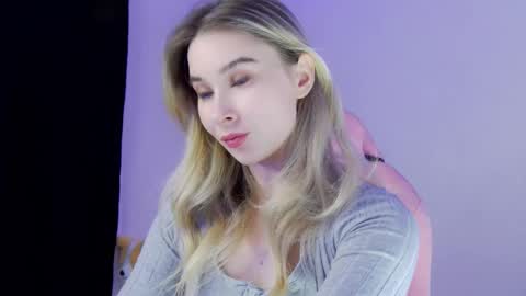 Anna online show from March 29, 7:04 pm