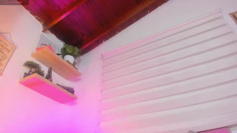 Im Hazel online show from March 3, 10:10 pm