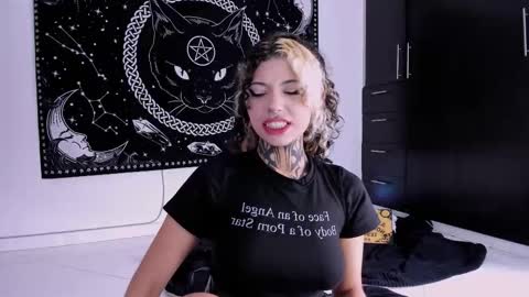 Snapshot of hazellwitch chatting on March 5, 1:28 pm Hazell Witch online show from March 5, 1:28 pm