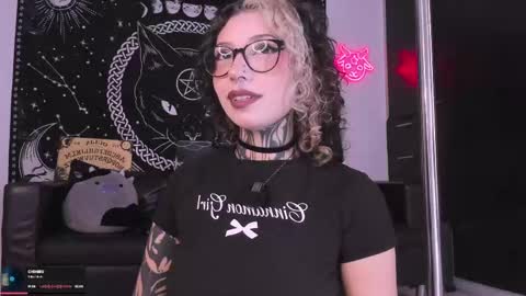 Snapshot of hazellwitch chatting on September 17, 3:37 pm Hazell Witch online show from September 17, 3:37 pm