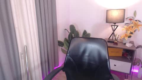 heavenlyhugecock online show from January 24, 8:13 am