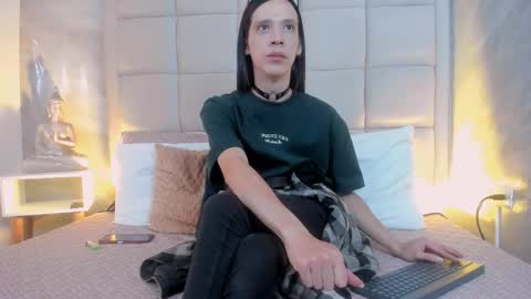 Snapshot of hecate1_ chatting on September 21, 7:40 pm Keira Hecate online show from September 21, 7:40 pm