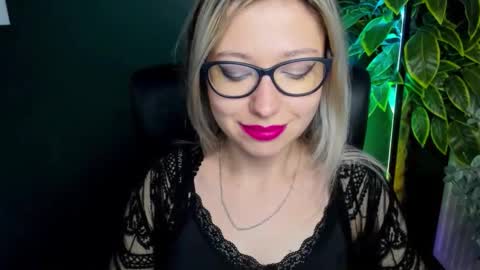 Snapshot of heidi_pleasure chatting on September 25, 7:15 am Heidi online show from September 25, 7:15 am