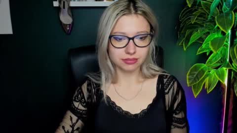 Snapshot of heidi_pleasure chatting on September 30, 6:35 am Heidi online show from September 30, 6:35 am