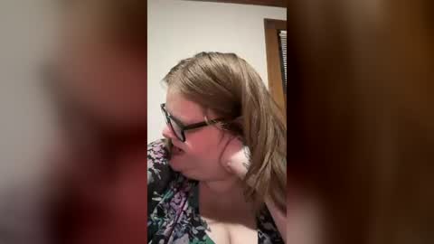heidimackey2 online show from August 7, 2:10 am