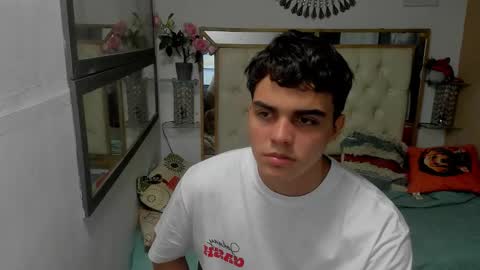 heiker_ online show from November 23, 3:04 am