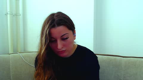 helen_adams_ online show from December 18, 9:58 am