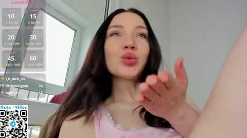 helen_sparkk online show from May 11, 1:34 am