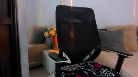 Helena Santos  online show from November 4, 11:22 am