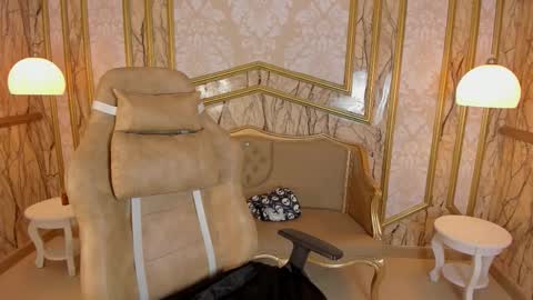 Helen or Hells online show from September 28, 1:20 pm