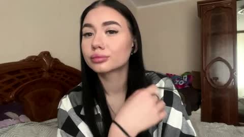 lilian online show from April 7, 3:19 am