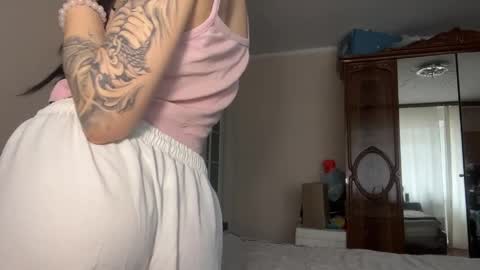 lilian online show from April 12, 3:21 am