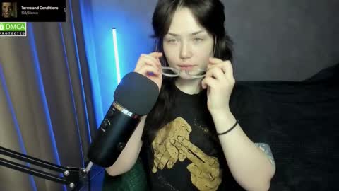 Red online show from October 11, 6:33 pm