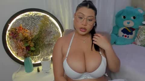 hellenamazing online show from March 3, 3:57 am