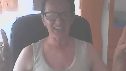 hellenmarie online show from June 4, 10:32 am