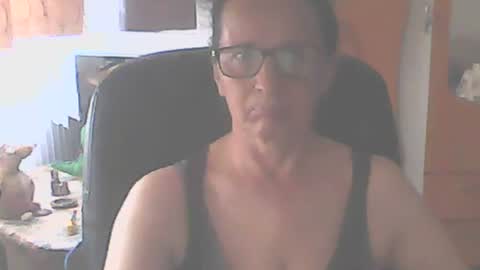hellenmarie online show from June 13, 10:25 am