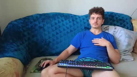 Snapshot of hellish_sugar chatting on September 27, 7:39 am Remy online show from September 27, 7:39 am