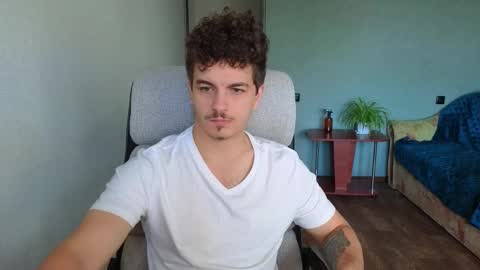 Snapshot of hellish_sugar chatting on October 13, 7:10 am Remy online show from October 13, 7:10 am