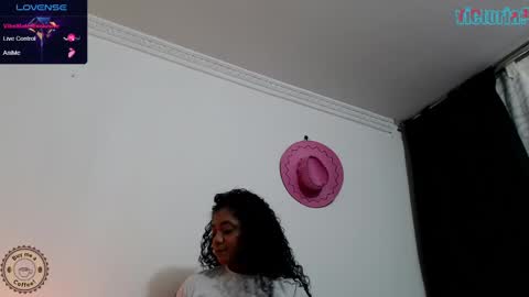 Snapshot of hello_candy chatting on December 8, 1:19 am Candy online show from December 8, 1:19 am