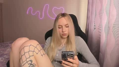 Lisa online show from May 22, 1:18 pm
