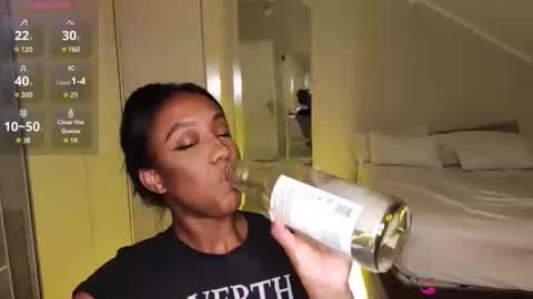 Snapshot of hellsd97 chatting on February 19, 3:17 am hellsd97 online show from February 19, 3:17 am