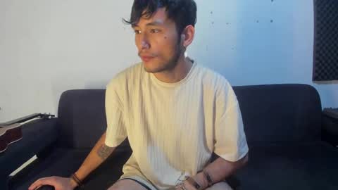 Snapshot of henrik_senn chatting on December 3, 9:50 am henrik_senn online show from December 3, 9:50 am