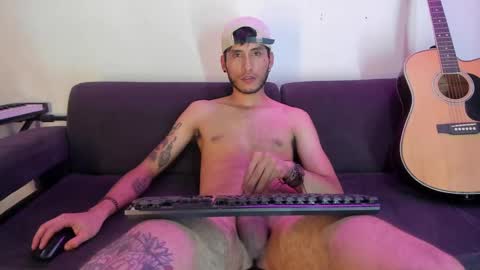 Snapshot of henrik_senn chatting on December 14, 6:56 am henrik_senn online show from December 14, 6:56 am