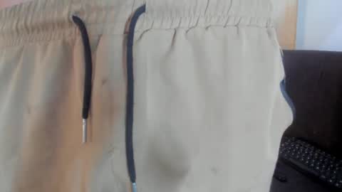 Snapshot of henrik_senn chatting on October 10, 1:55 am henrik_senn online show from October 10, 1:55 am