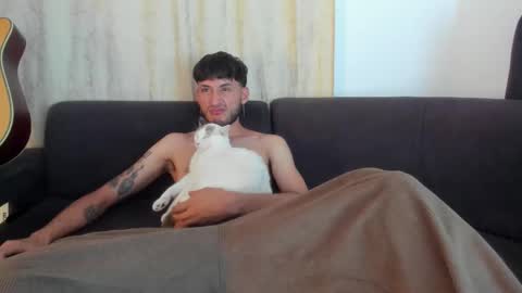 Snapshot of henrik_senn chatting on September 14, 5:10 am henrik_senn online show from September 14, 5:10 am