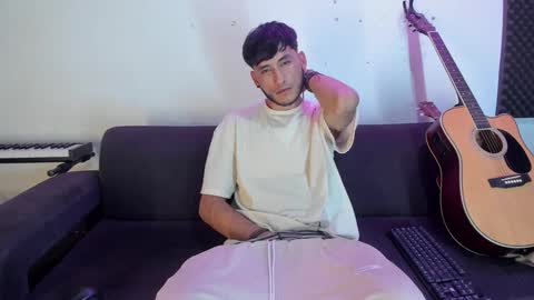 Snapshot of henrik_senn chatting on December 23, 1:51 am henrik_senn online show from December 23, 1:51 am