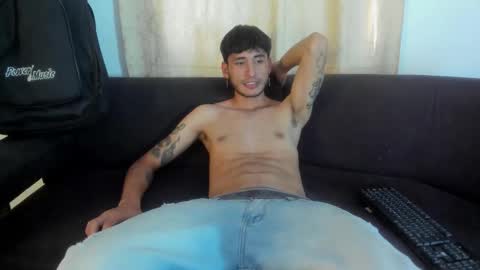 Snapshot of henrik_senn chatting on October 2, 6:17 pm henrik_senn online show from October 2, 6:17 pm