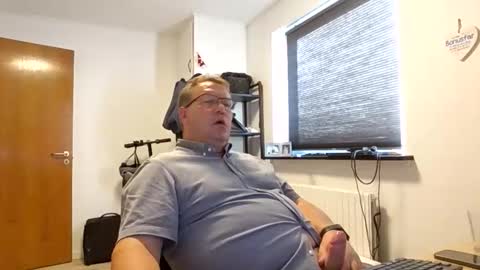 henrikrp1971 online show from October 2, 2:38 pm