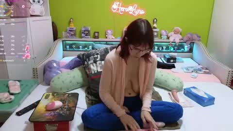 HeraLuna  online show from April 14, 8:34 pm