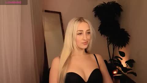 Elise online show from March 24, 2:06 am