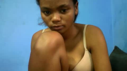 herisse01 online show from April 9, 6:19 am