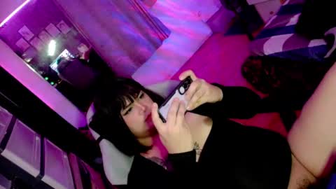 hermaphrodite199x online show from April 15, 6:44 pm