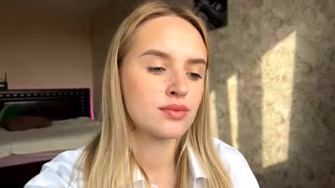 Sylvia online show from October 11, 8:08 am