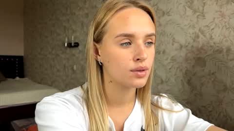 Sylvia online show from September 27, 8:23 am