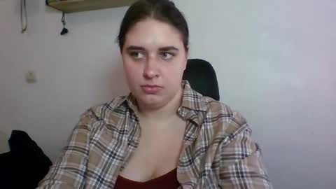 Snapshot of hess_luna_ chatting on October 9, 9:26 am hess_luna_ online show from October 9, 9:26 am