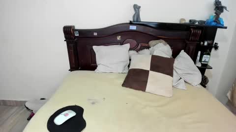 hesttia_ online show from September 13, 10:23 pm